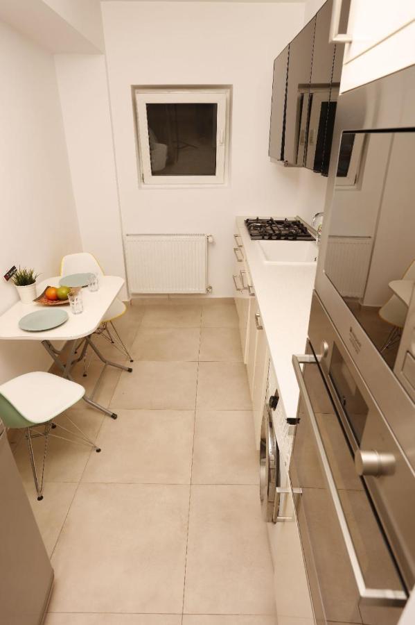 2 Bedroom Apartment With Amazing View In City Center Bucharest Luaran gambar